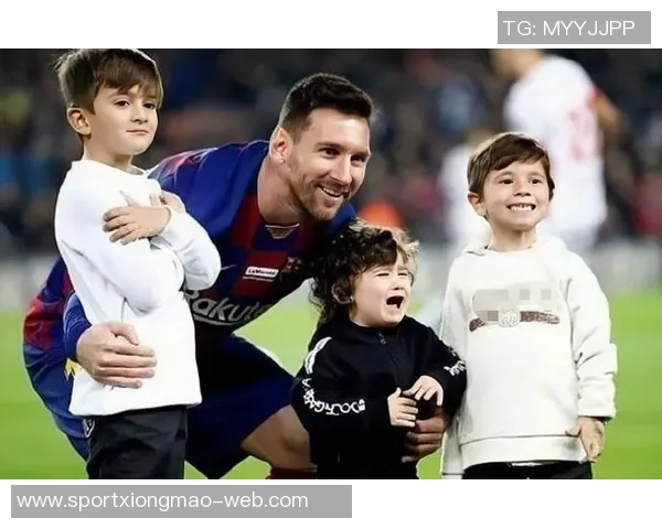 梅西坦言情感表达困难仍愿为安东内拉准备花朵重温初吻甜蜜回忆